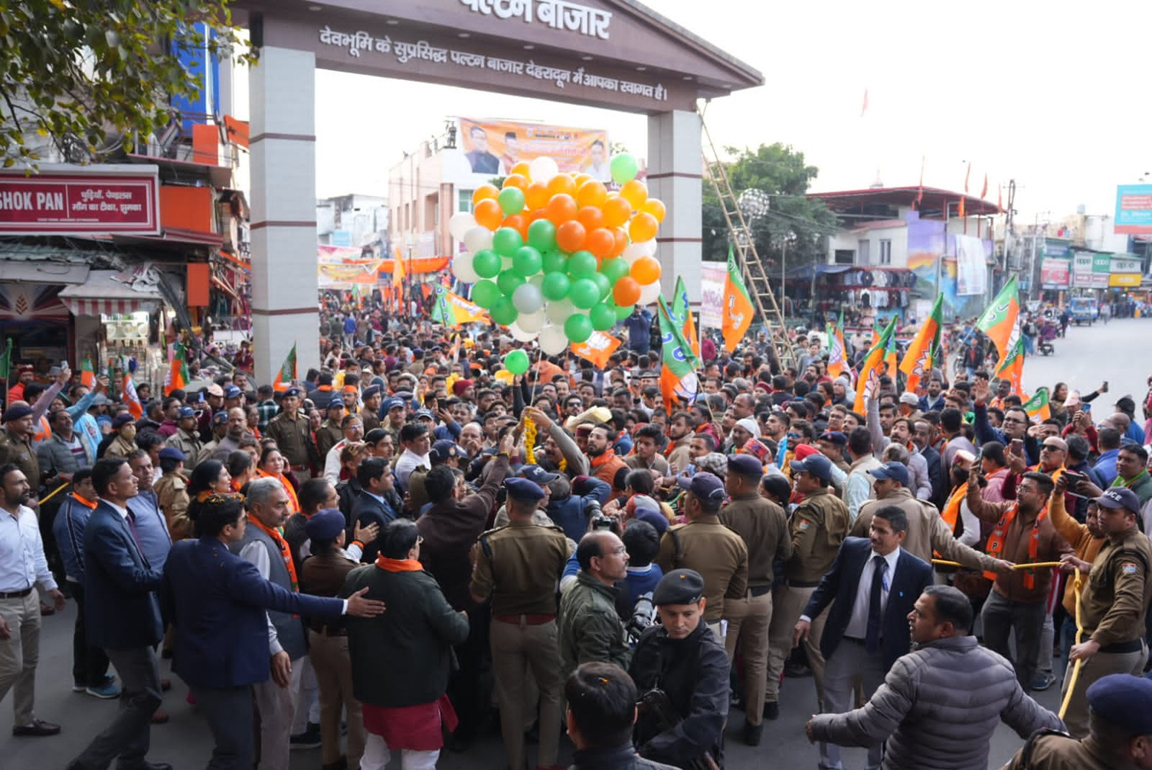 भाजपा मेयर प्रत्याशी सौरभ थपलियाल के रोड शो में उतरा जन सैलाब