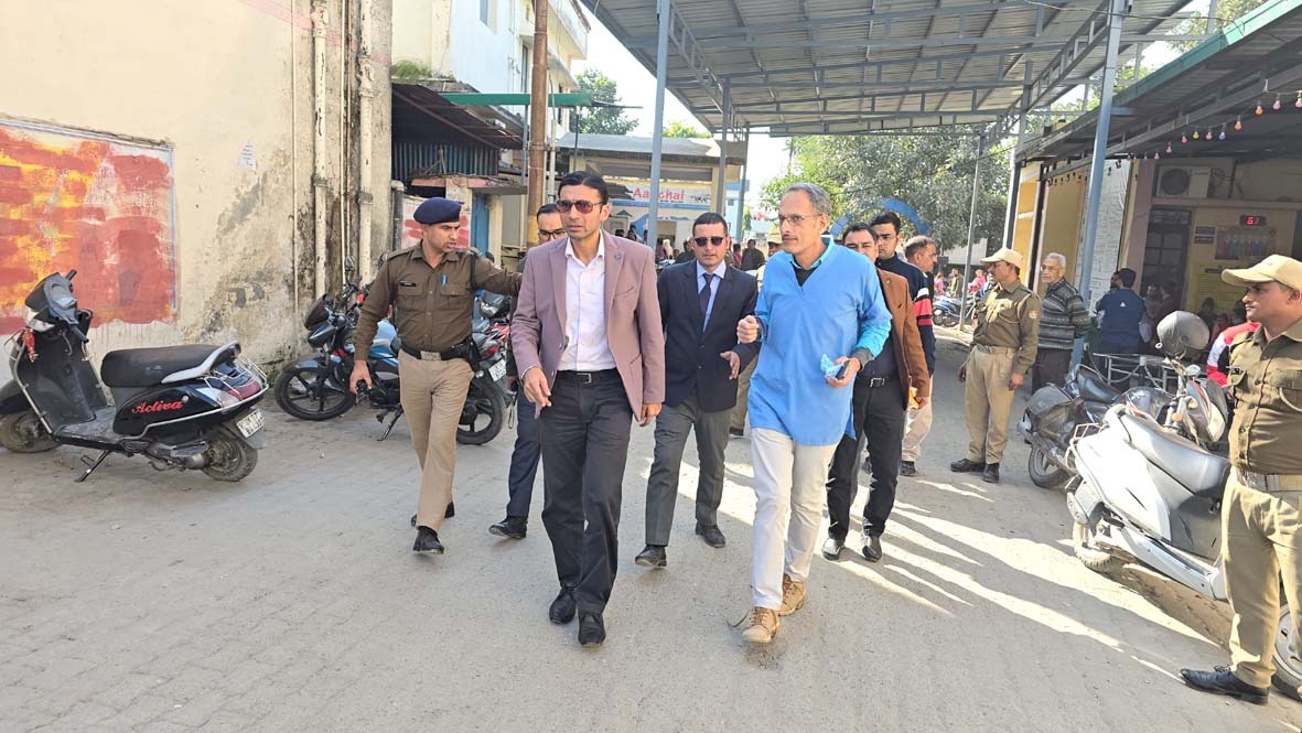 डीएम ने जनपद के दूरस्थ क्षेत्र के बच्चों को नवोदय विद्यालय की प्रवेश परीक्षा के लिए परीक्षा केंद्र तक आवागमन की कराई सुविधा मुहैया