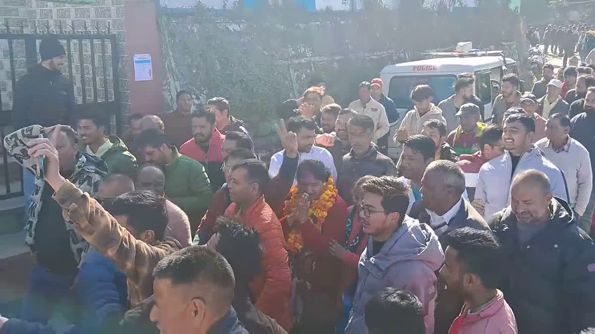 पौड़ी में बड़ा उलटफेर, अध्यक्ष पद पर निर्दलीय प्रत्याशी हिमानी नेगी ने दर्ज की जीत