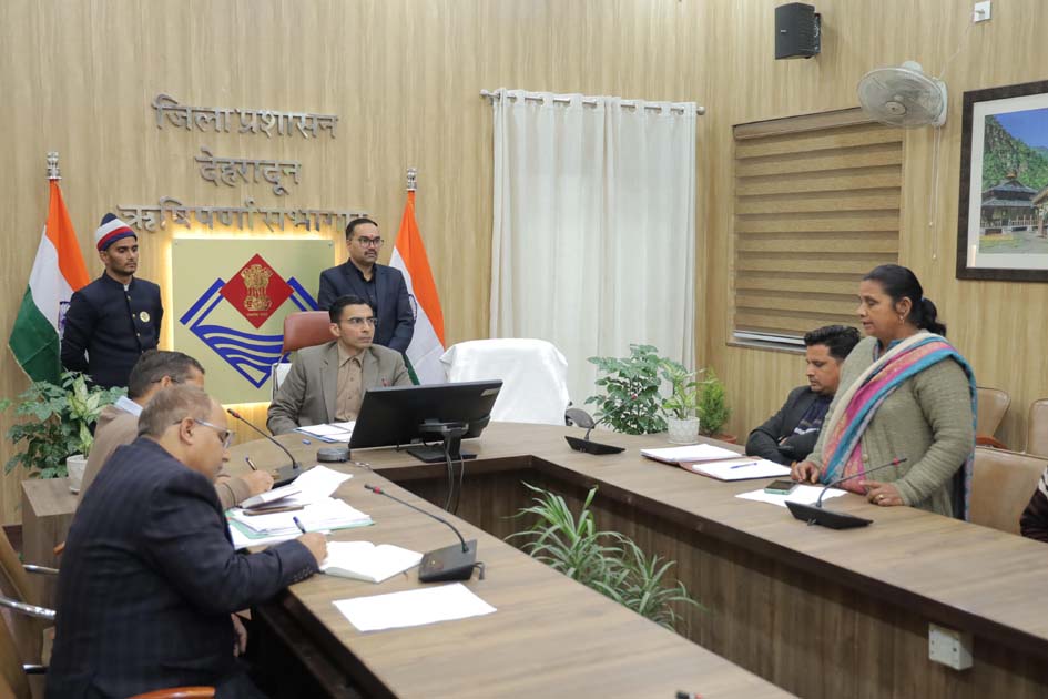 सुद्वोवाला में विवादस्पद वाइन एवं बीयर शॉप के सम्बन्ध में डीएम ने सुनवाई कर दोनों पक्षों को सुना