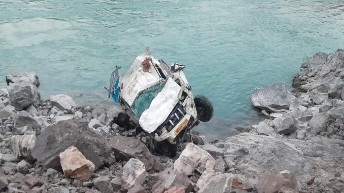 बदरीनाथ हाईवे पर सड़क हादसे में दो लोग घायल
