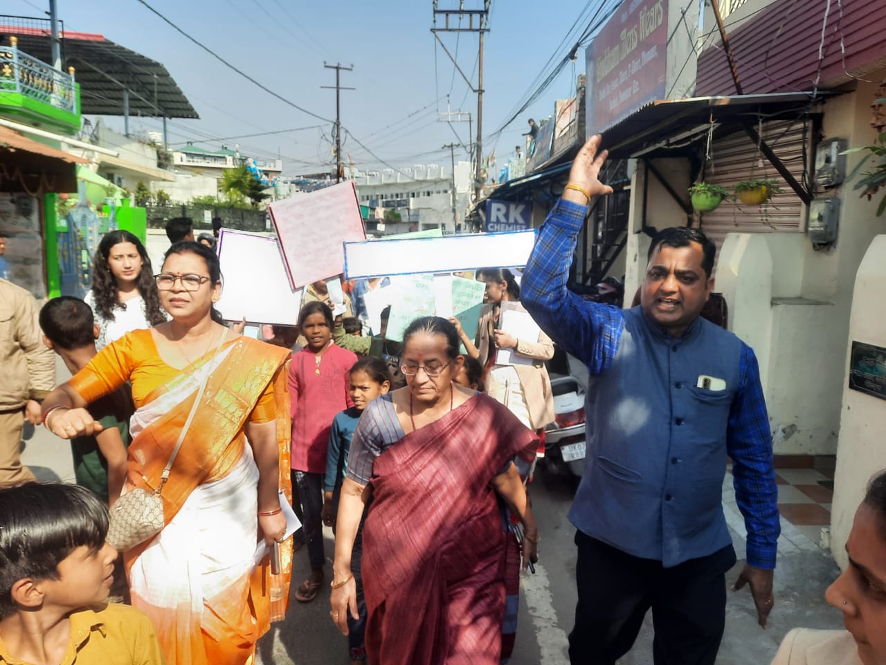 भाजपाइयों ने आजाद कॉलोनी में निकाली जागरूकता रैली भाजपाइयों ने आजाद कॉलोनी में निकाली जागरूकता रैली
