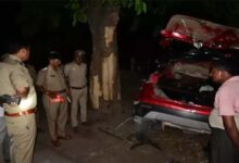 पेड़ से टकराई कार, 6 की मौत, दो अन्य घायल