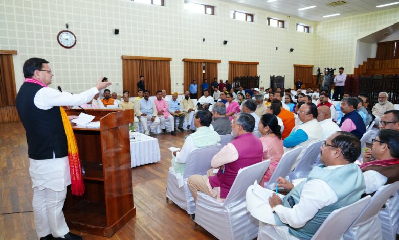 मुख्यमंत्री ने दायित्वधारियों संग संवाद कर जनसेवा में उत्कृष्टता का आह्वान किया मुख्यमंत्री ने दायित्वधारियों संग संवाद कर जनसेवा में उत्कृष्टता का आह्वान किया