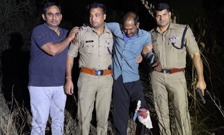 फरार चल रहा कैदी मुठभेड़ में घायल फरार चल रहा कैदी मुठभेड़ में घायल