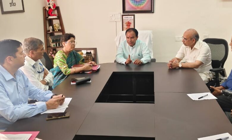 यात्रा मार्गों पर मजबूत हो स्वास्थ्य सुविधाएंः डॉ. धन सिंह रावत