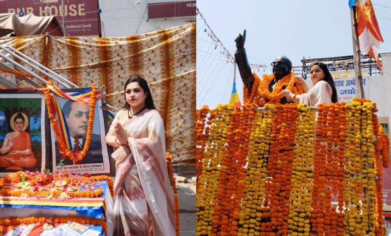 बाबासाहेब भीमराव अंबेडकर की प्रतिमा पर माला अर्पण एवं दीपदान किया