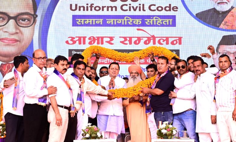 मुख्यमंत्री धामी को UCC लागू करने के लिए डॉ. बी.आर. अंबेडकर महामंच ने किया सम्मानित