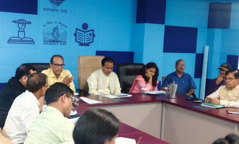 अधिकारियों को दिये गैरहाजिर शिक्षकों की बर्खास्तगी के निर्देश अधिकारियों को दिये गैरहाजिर शिक्षकों की बर्खास्तगी के निर्देश
