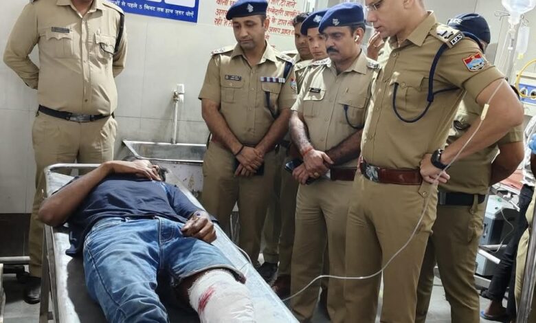 मुठभेड के बाद दो पैट्रोल पंपों में डकैती डालने वाले पांच बदमाश गिरफ्तार मुठभेड के बाद दो पैट्रोल पंपों में डकैती डालने वाले पांच बदमाश गिरफ्तार