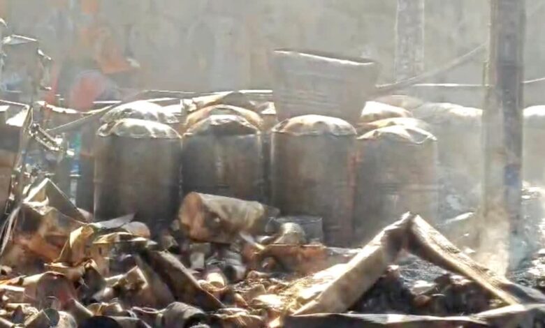 केमिकल फैक्ट्री में लगी भीषण आग, मालिक सहित दो की मौत, एक गंभीर रूप से घायल, दो लापता केमिकल फैक्ट्री में लगी भीषण आग, मालिक सहित दो की मौत, एक गंभीर रूप से घायल, दो लापता