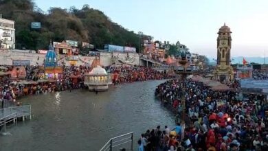 बैसाखी पर्व पर श्रद्धालुओं ने गंगा में लगाई अस्था की डुबकी