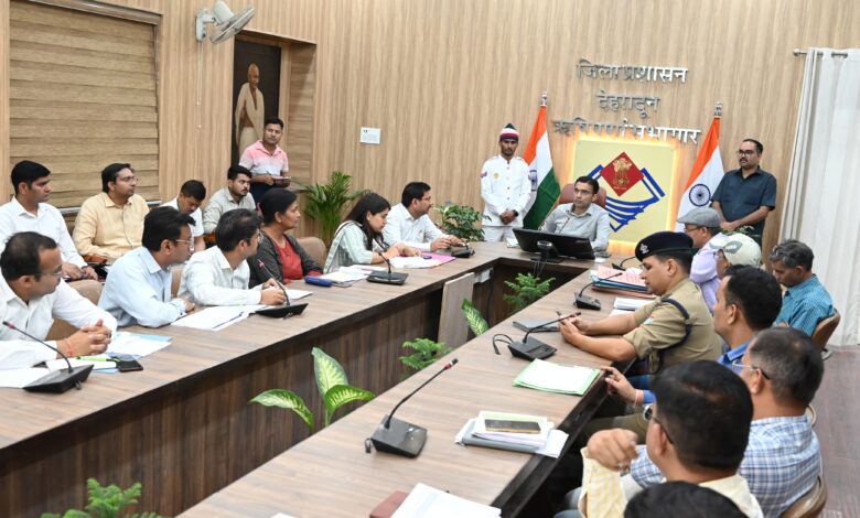 अव्यवस्था जब आला अधिकारियों को दिख रही, तो आपके जेई से लेकर एसई तक का क्या काम अव्यवस्था जब आला अधिकारियों को दिख रही, तो आपके जेई से लेकर एसई तक का क्या काम
