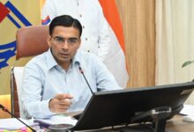 डीएम की दो टूकः युद्धस्तर पर करना ही है पेयजल समस्या का निस्तारण यह जान लें अधिकारी