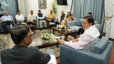 मुख्यमंत्री आवास में सीएम ने किया वित्त आयोग के प्रतिनिधिमंडल का स्वागत