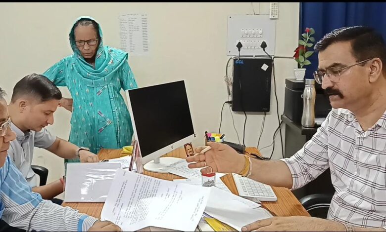 सीएम के सेवा, संवेदना और सुशासन की मिसाल, जनता दरबार में 70 वर्षीय वृद्धा को 10 मिनट में मिला समाधान