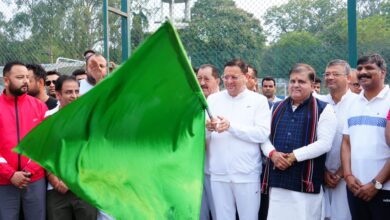 मुख्यमंत्री ने मैराथन को हरी झंडी दिखाकर रवाना किया, खुद भी दौड़े