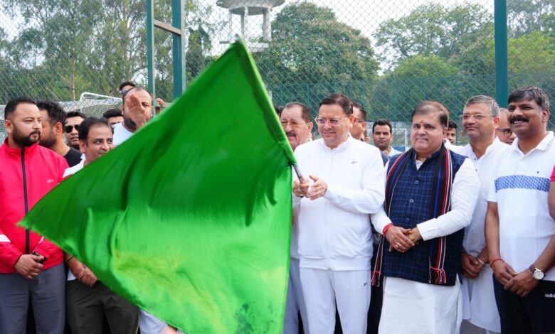 मुख्यमंत्री ने मैराथन को हरी झंडी दिखाकर रवाना किया, खुद भी दौड़े मुख्यमंत्री ने मैराथन को हरी झंडी दिखाकर रवाना किया, खुद भी दौड़े
