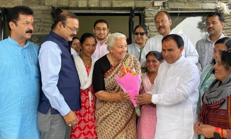 आत्मनिर्भरता की तस्दीक हैं हस्तशिल्प उत्पाद : डॉ धन सिंह रावत आत्मनिर्भरता की तस्दीक हैं हस्तशिल्प उत्पाद : डॉ धन सिंह रावत