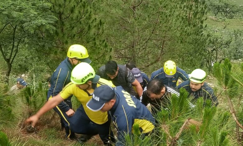 बड़कोट क्षेत्रांतर्गत खरादी के पास बोलेरो दुर्घटनाग्रस्त, SDRF ने किया युवक का शव बरामद बड़कोट क्षेत्रांतर्गत खरादी के पास बोलेरो दुर्घटनाग्रस्त, SDRF ने किया युवक का शव बरामद