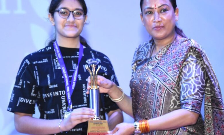 मुश्किलों से जीतना सिखाता है खेल :रेखा आर्या मुश्किलों से जीतना सिखाता है खेल :रेखा आर्या