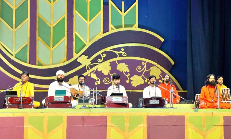 भक्तों के हृदय में भक्ति और दिव्य उद्देश्य की लौ को किया प्रज्वलित 