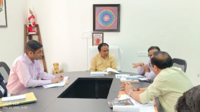विभागीय मंत्री डॉ. रावत ने अधिकारियों को दिये निर्देश
