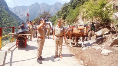 हेमकुंड साहिब यात्रा व्यवस्थाओं का पुलिस उपाधीक्षक चमोली ने लिया जायजा, गोविंदघाट और पुलना में परखीं व्यवस्थाएं