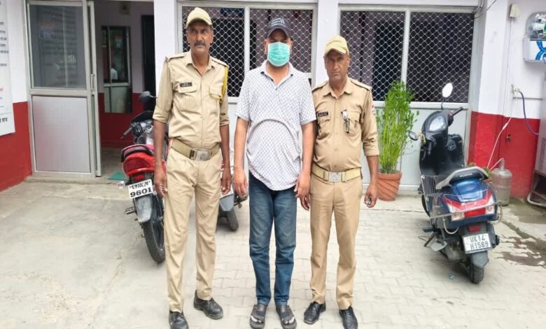 Haridwar में पावर बढ़ाने की नकली आयुर्वेदिक दवा फैक्ट्री का भंडाफोड़ Haridwar में पावर बढ़ाने की नकली आयुर्वेदिक दवा फैक्ट्री का भंडाफोड़
