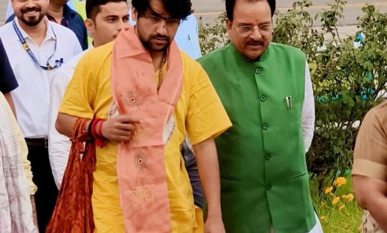 तीन दिवसीय कार्यक्रम में भाग लेने उत्तराखण्ड पहुंचे पंडित धीरेंद्र कृष्ण शास्त्री तीन दिवसीय कार्यक्रम में भाग लेने उत्तराखण्ड पहुंचे पंडित धीरेंद्र कृष्ण शास्त्री