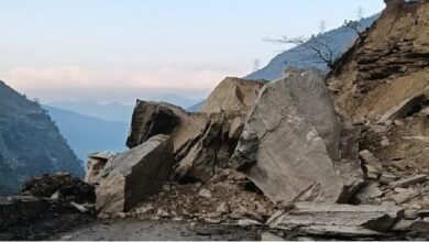 कैलाश मानसरोवर यात्रा मार्ग पर पहाड़ी दरकने से, आवाजाही ठप