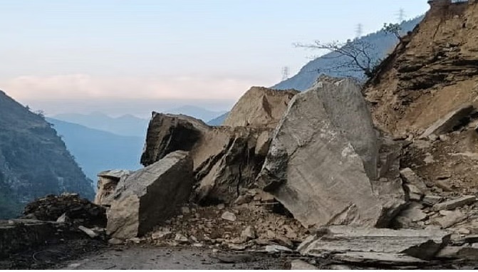 कैलाश मानसरोवर यात्रा मार्ग पर पहाड़ी दरकने से, आवाजाही ठप कैलाश मानसरोवर यात्रा मार्ग पर पहाड़ी दरकने से, आवाजाही ठप