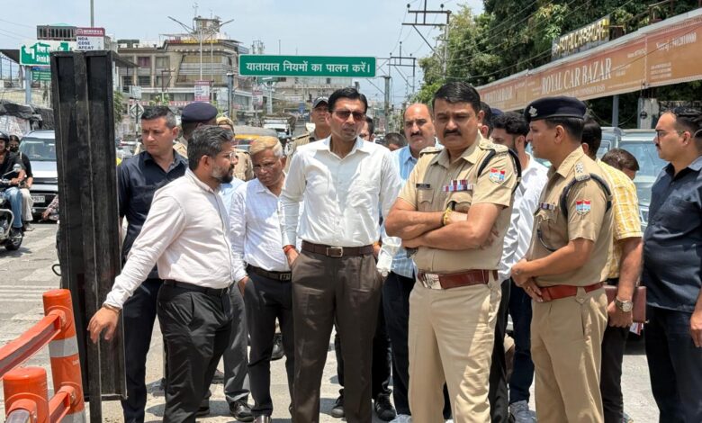 जिलाधिकारी व एसएसपी ने किया आईएसबीटी फ्लाईओवर का निरीक्षण जिलाधिकारी व एसएसपी ने किया आईएसबीटी फ्लाईओवर का निरीक्षण
