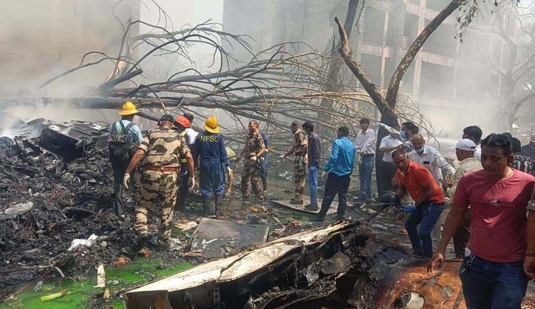 अहमदाबाद विमान हादसा: सभी लोगों के मारे जाने की आशंका अहमदाबाद विमान हादसा: सभी लोगों के मारे जाने की आशंका