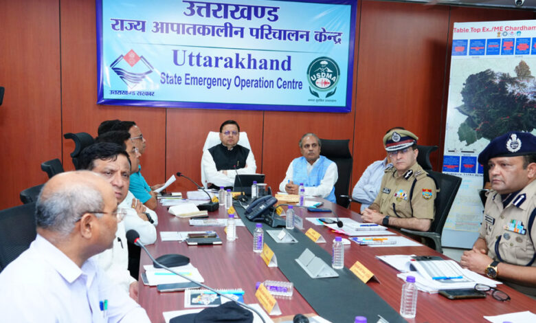 भूस्खलन की आपात स्थिति के दौरान घटना स्थल पर 15 मिनट के भीतर जेसीबी पहुंचाने के सीएम ने दिए निर्देश