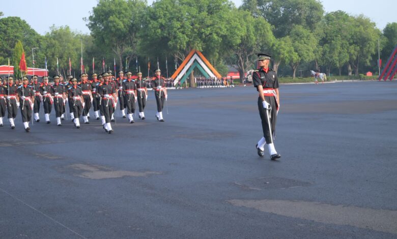 भारतीय सेना को मिले 419 जांबाज अफसर, 9 मित्र देशों के 32 कैडेट भी हुए पास आउट भारतीय सेना को मिले 419 जांबाज अफसर, 9 मित्र देशों के 32 कैडेट भी हुए पास आउट