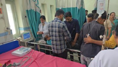 वेल्डिंग के दौरान करंट लगने से मजदूर झुलसा, हालत गंभीर 