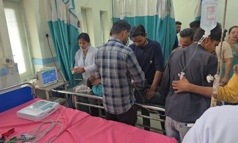 वेल्डिंग के दौरान करंट लगने से मजदूर झुलसा, हालत गंभीर 