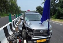 कार और बाइक की टक्कर में एक की मौत, बच्चा घायल