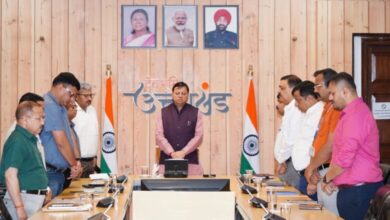 गुजरात के अहमदाबाद में हुए विमान हादसे में जान गंवाने वालों को श्रद्धांजलि