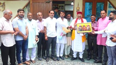 राजजात मानचित्र पर कुरुड़ व देवराला को अंकित करने को लेकर महाराज से मिला प्रतिनिधिमंडल 