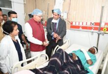 सीएम धामी पहुंचे एम्स ऋषिकेश, रुद्रप्रयाग बस दुर्घटना में घायल यात्रियों का हाल-चाल जाना