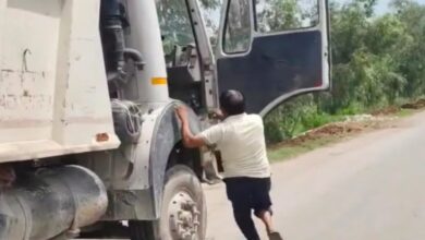 तेज रफ्तार डंपर ने बाइक सवार को कुचला, मौके पर ही मौत