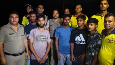 एसडीआरएफ ने कटापत्थर में यमुना नदी में बह रहे पांच युवकों का रेस्क्यू किया