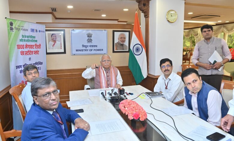 मनोहर लाल, केंद्रीय विद्युत तथा आवास एवं शहरी कार्य मंत्री, भारत सरकार ने टीएचडीसी द्वारा भारत के पहले वेरिएबल स्पीड पंप स्टोरेज प्लांट, टिहरी पीएसपी की पहली इकाई के सीओडी प्रक्रिया की शुरुआत की सराहना की