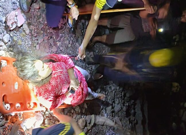 गुलर के पास थार वाहन हुआ दुर्घटनाग्रस्त, एसडीआरएफ ने रात के अंधेरे में चलाया रेस्क्यू ऑपरेशन गुलर के पास थार वाहन हुआ दुर्घटनाग्रस्त, एसडीआरएफ ने रात के अंधेरे में चलाया रेस्क्यू ऑपरेशन