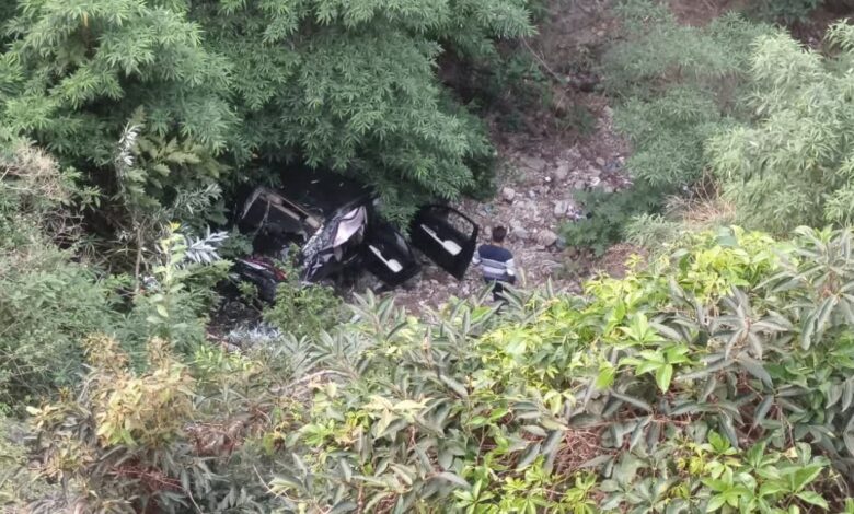 सड़क हादसे में दो युवक गंभीर रूप से घायल सड़क हादसे में दो युवक गंभीर रूप से घायल