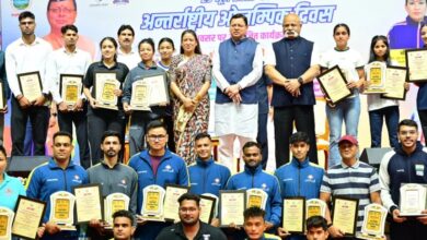 सीएम ने अन्तरराष्ट्रीय और राष्ट्रीय स्तर पर पदक जीतने वाले खिलाड़ियों को किया सम्मानित