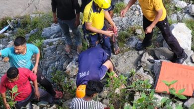 यात्रियों से भरी बस अलकनंदा नदी में गिरी, 2 लोगों की मौत, 10 लोग लापता