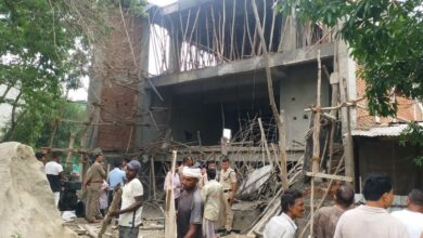निर्माणाधीन बिल्डिंग की छत गिरी, दो मजदूर दबे